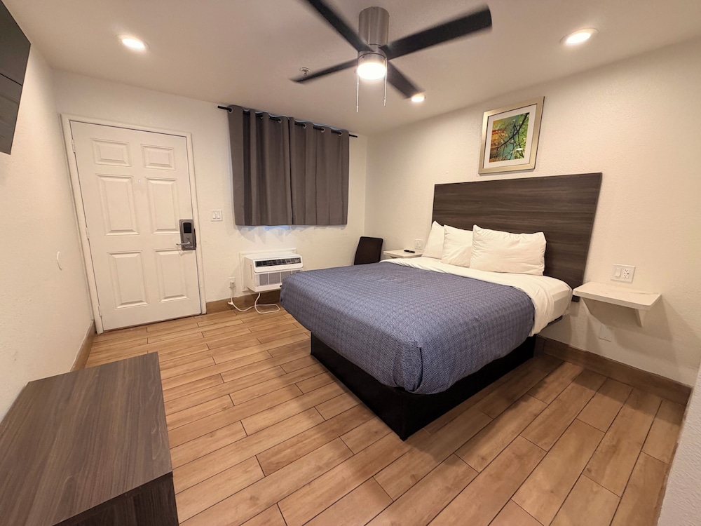 Holland Inn And Suites 10/51