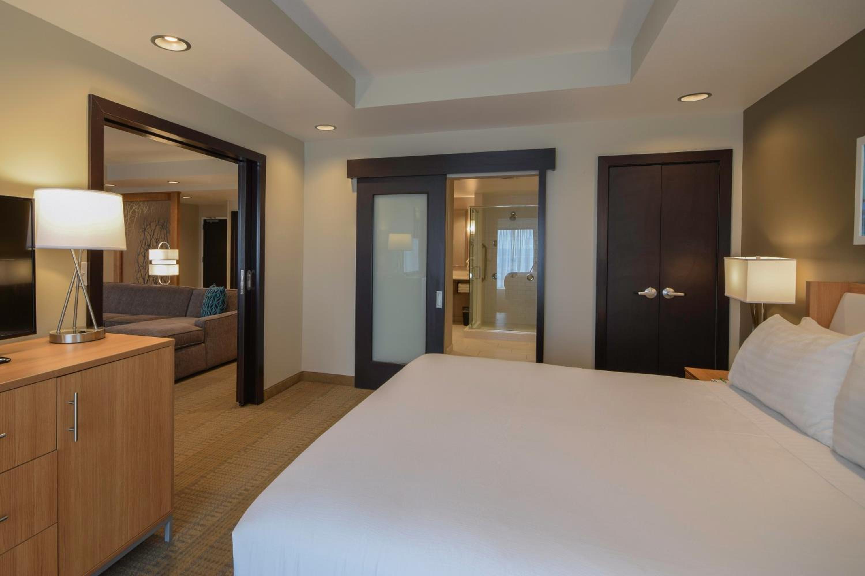 جناح بغرفة نوم واحدة بحوض استحمام لذوي الإعاقة