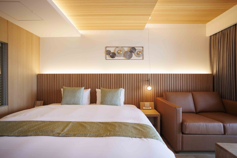 COMFORT, KING BED, BALCONY