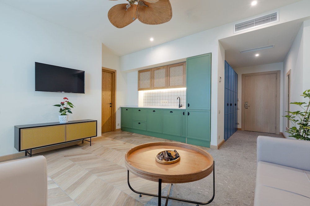 MiraMar Luxury Residences 63/86