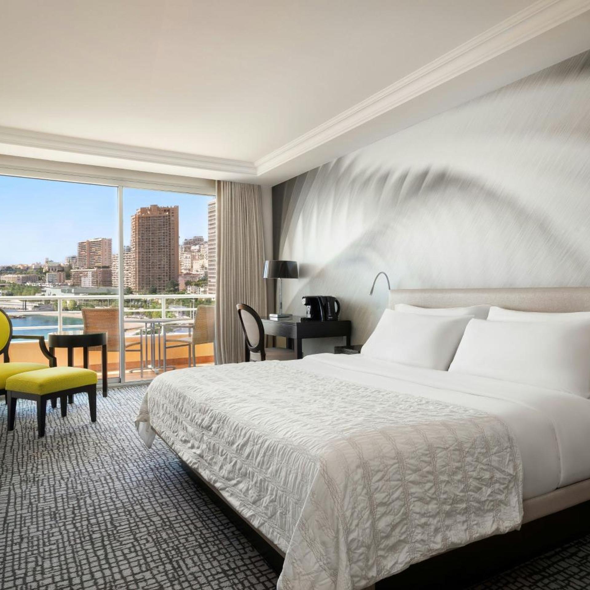 Guest Room, Deluxe, King Bed, Partial Sea View, Balcony
