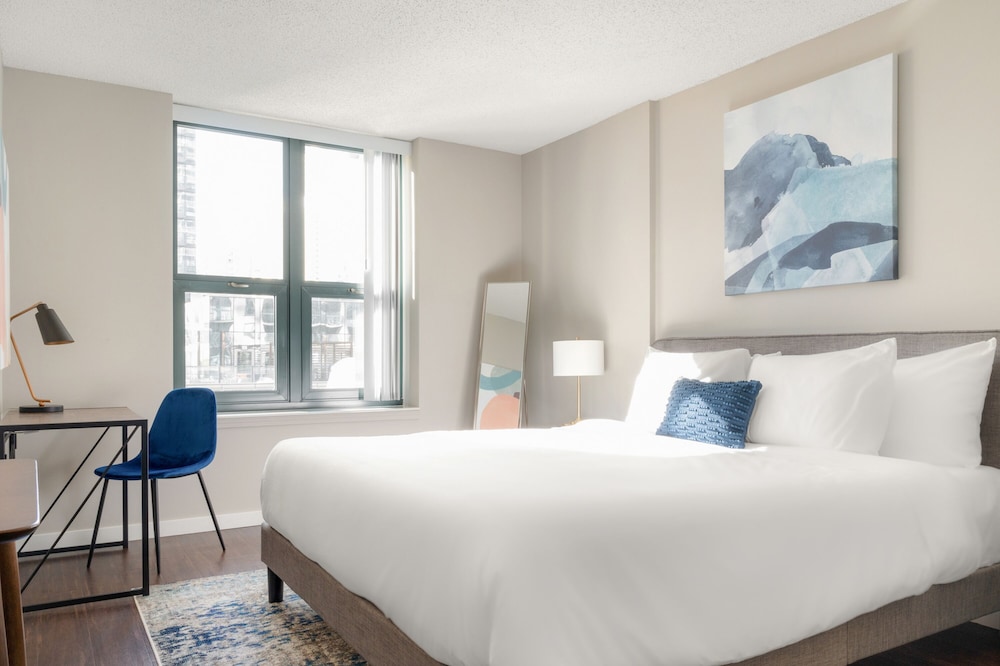 TOWER, COMFORT, STUDIO, QUEEN BED