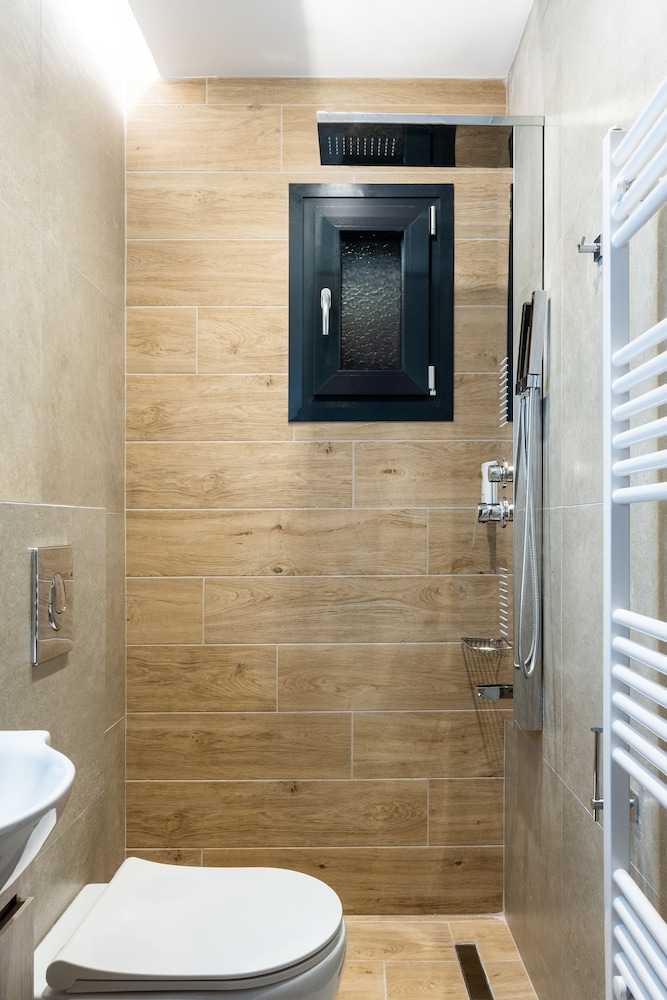 Empress Luxury Residences 28/36