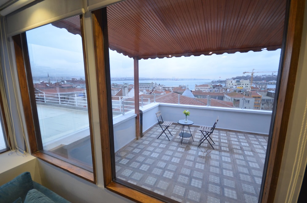 Unver Galata Apart 22/53