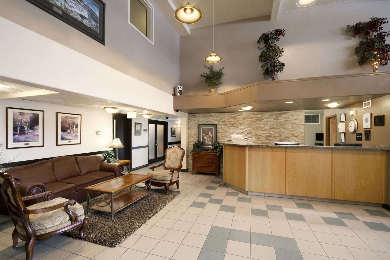 Super 8 by Wyndham Dawson Creek 2/7