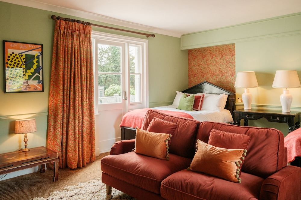 Pembroke Arms 27/50