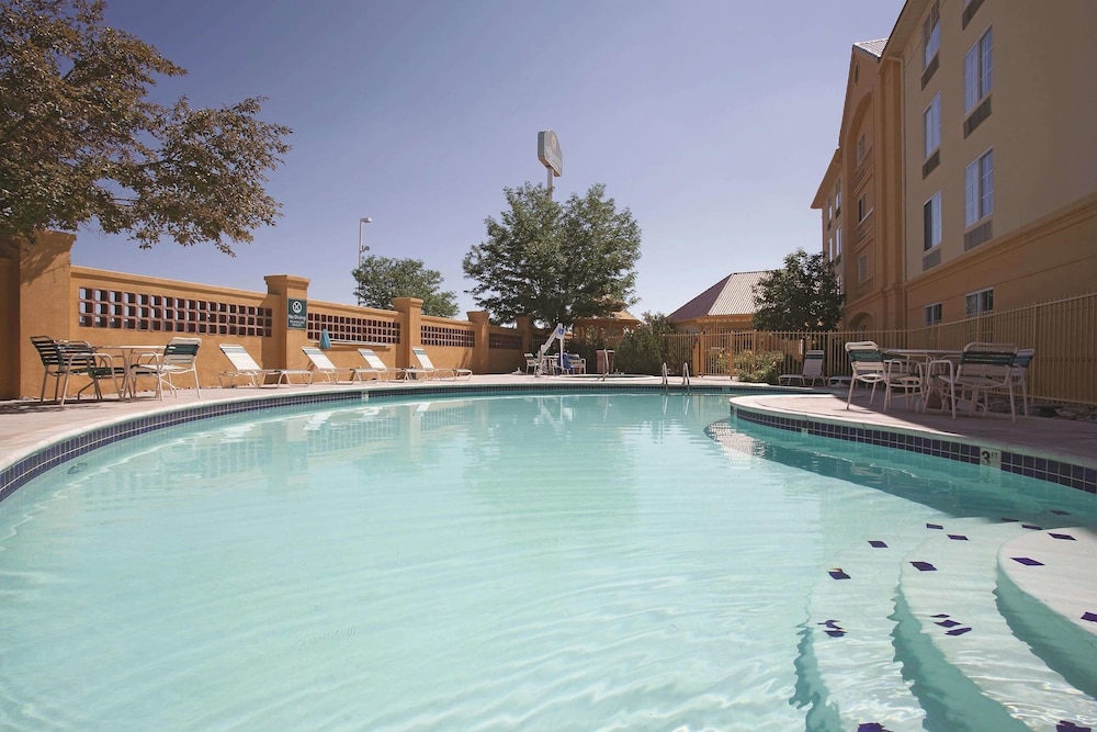 La Quinta Inn Suites Pueblo 5/48
