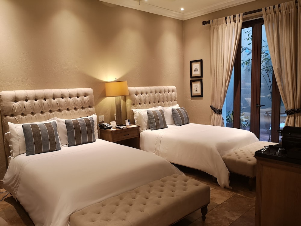 Bastion Luxury Hotel 34/75