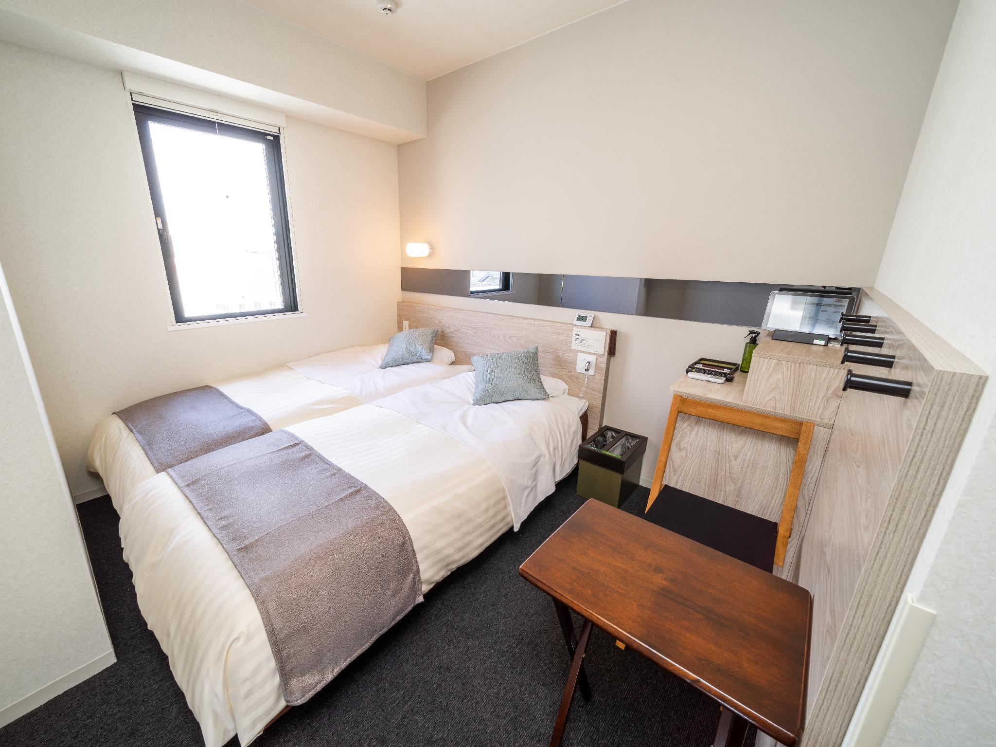 COMPACT, TWIN BEDS