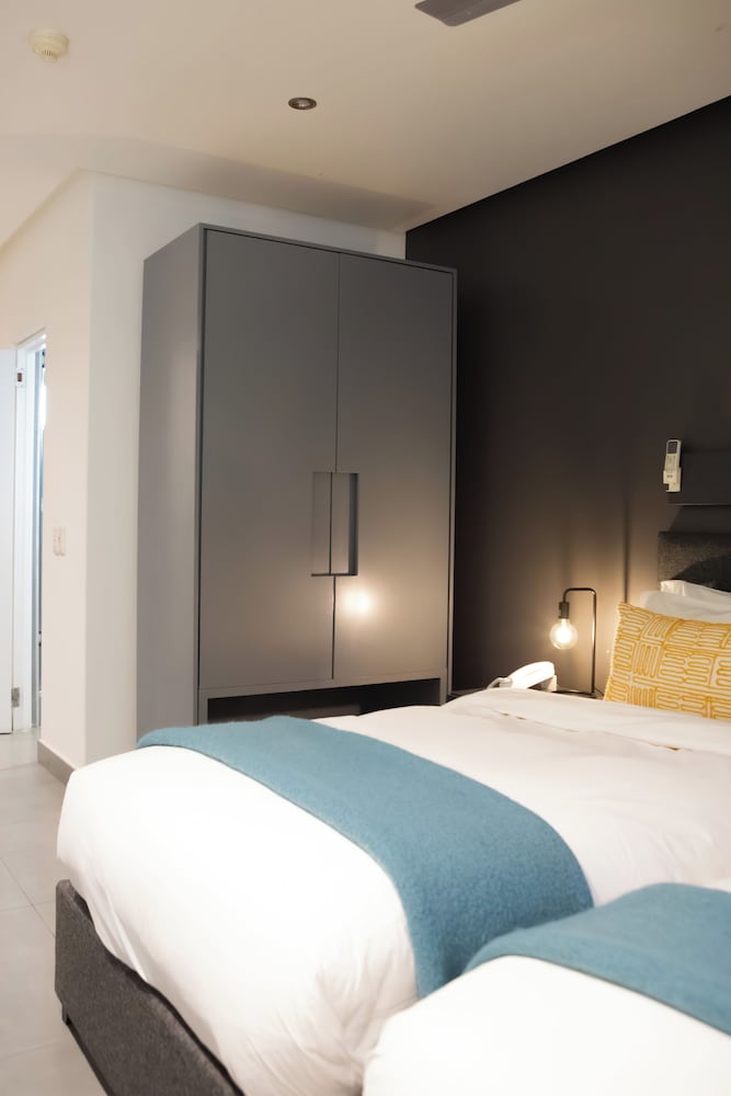 Atlantic Affair Boutique Hotel 28/68