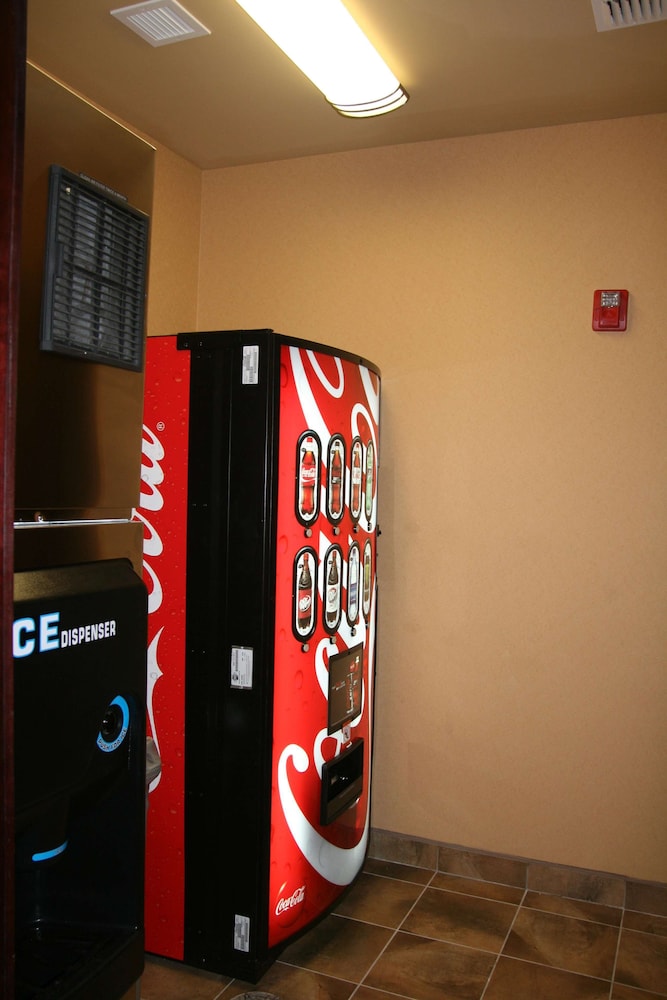 Hampton Inn & Suites Mission 42/54