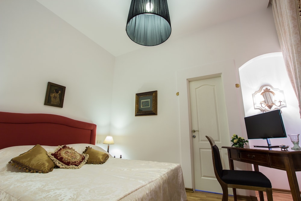 Grand Boutique Hotel 10/77