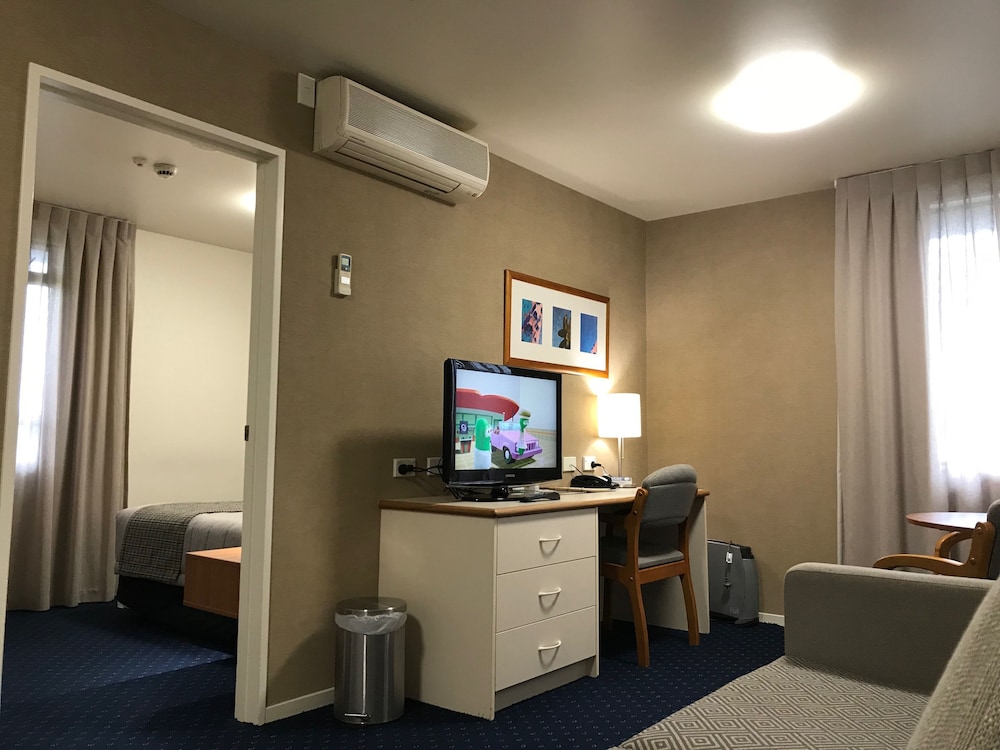 Ventura Inn Suites Hamilton 23/25