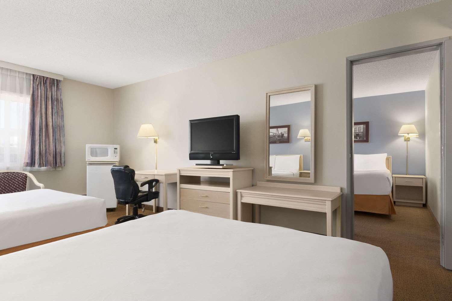 Travelodge by Wyndham Calgary South 10/63