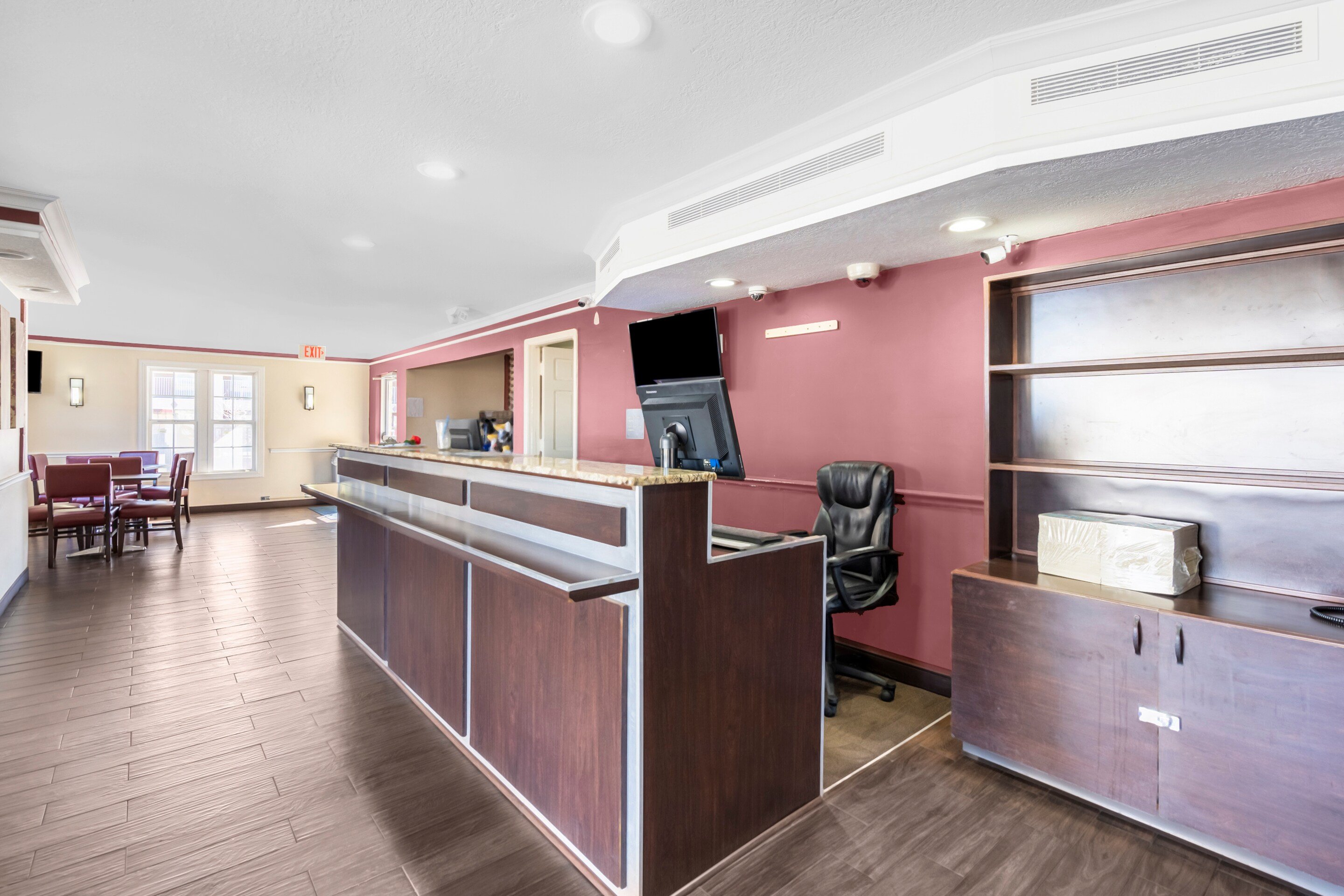 Hotel Tulsa N Sheridan Rd and Airport 7/23