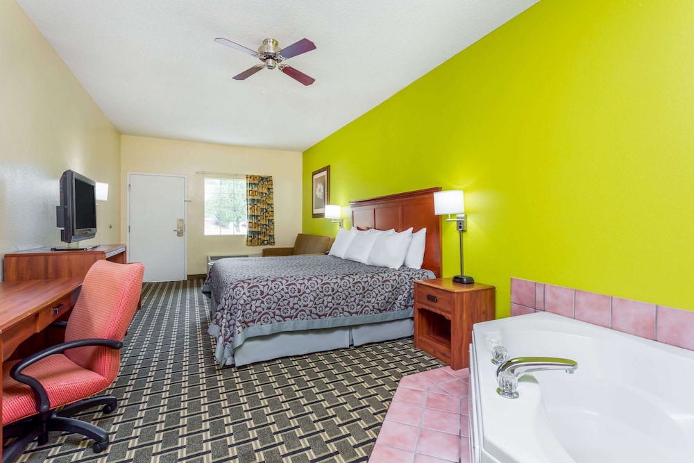 Days Inn by Wyndham Trenton 7/17