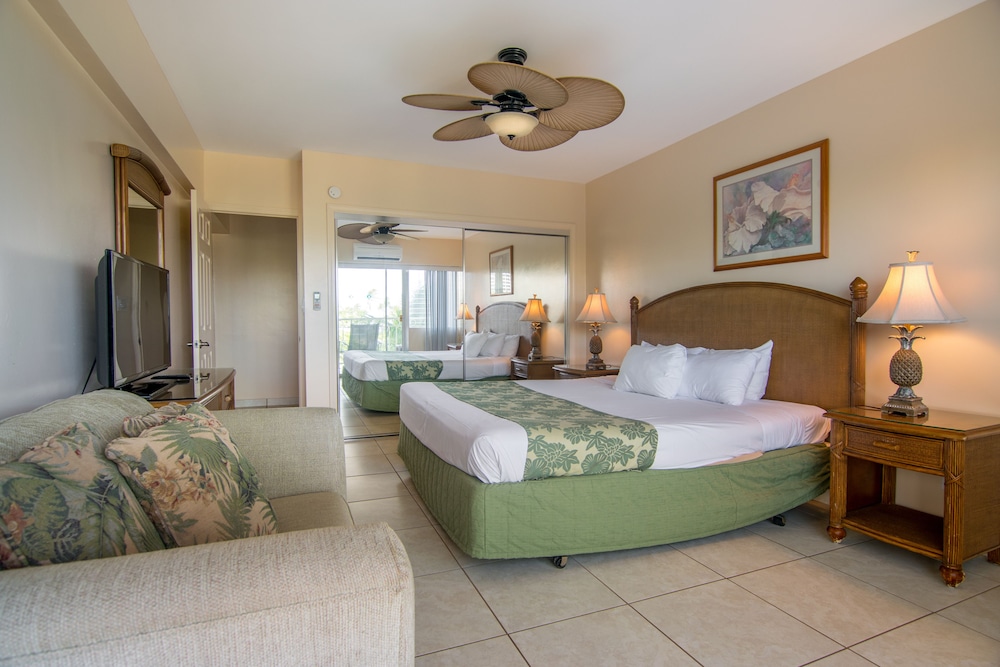 Waikiki Shore by OUTRIGGER 15/81