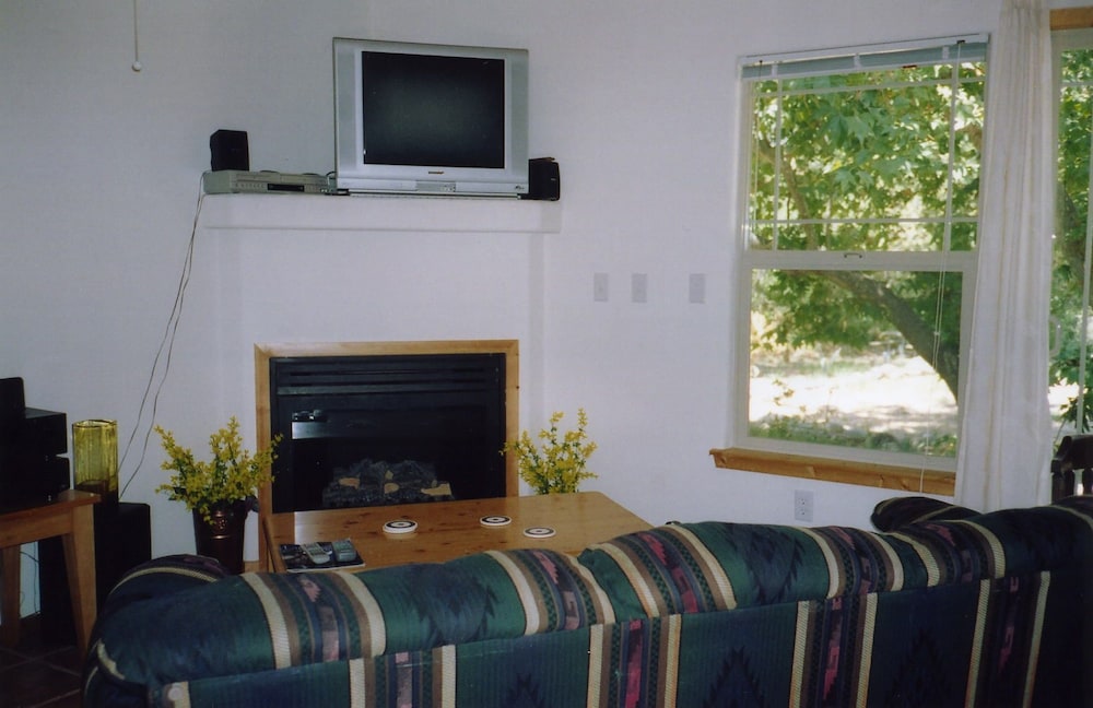 Sequoia Riverfront Cabins 49/71