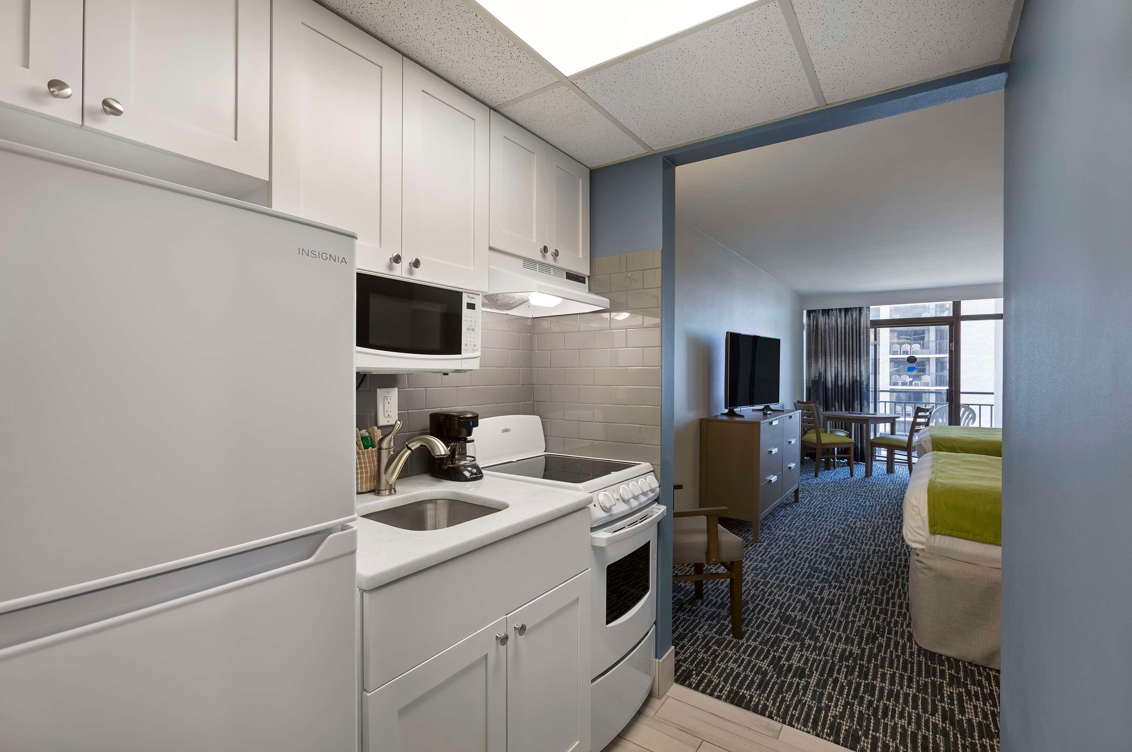 Efficiency, 2 Queen Beds, Ocean View, South Wing, Corner، Dayton House Resort, BW Signature Collection 4/4