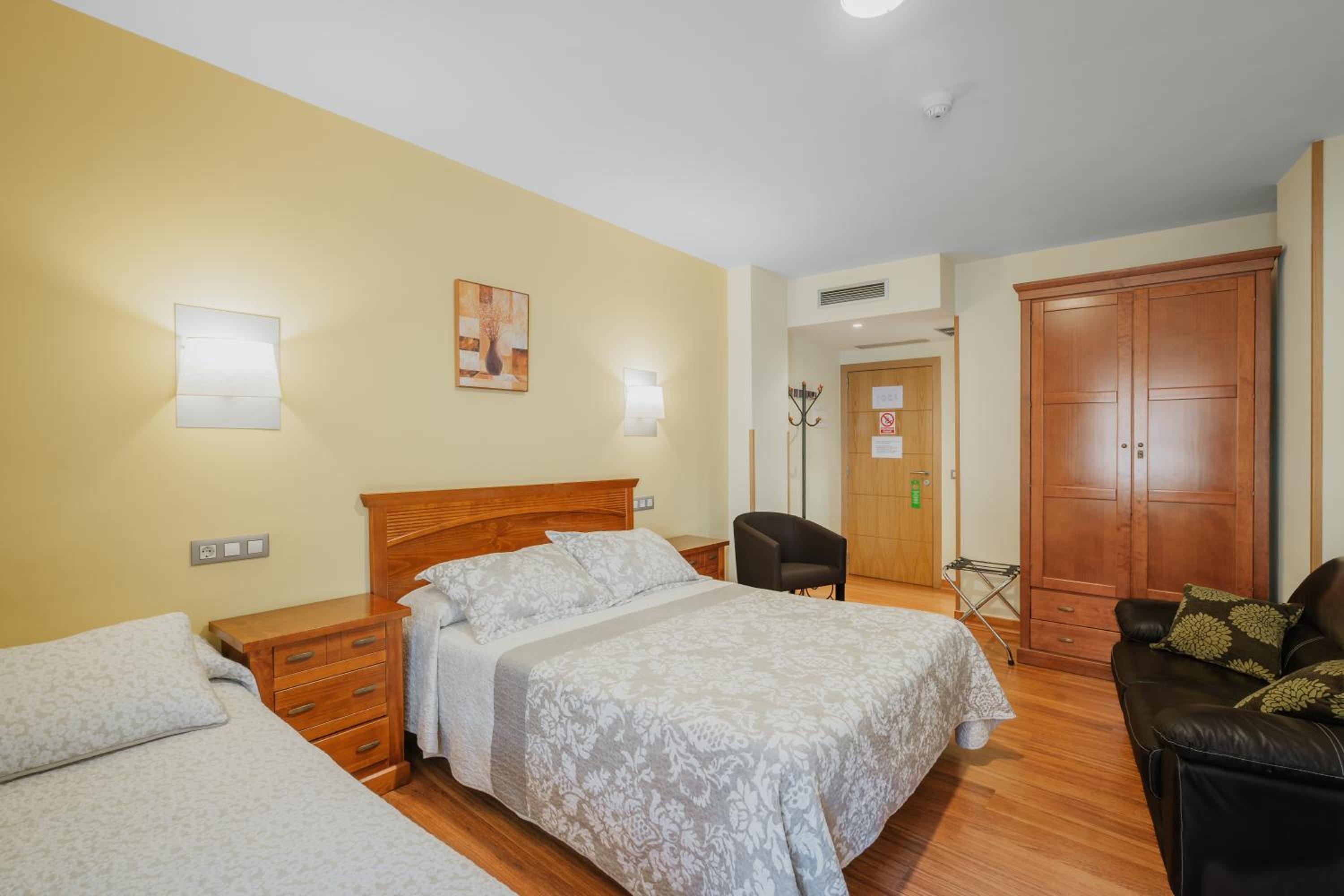 Hotel Reina Isabel 15/57
