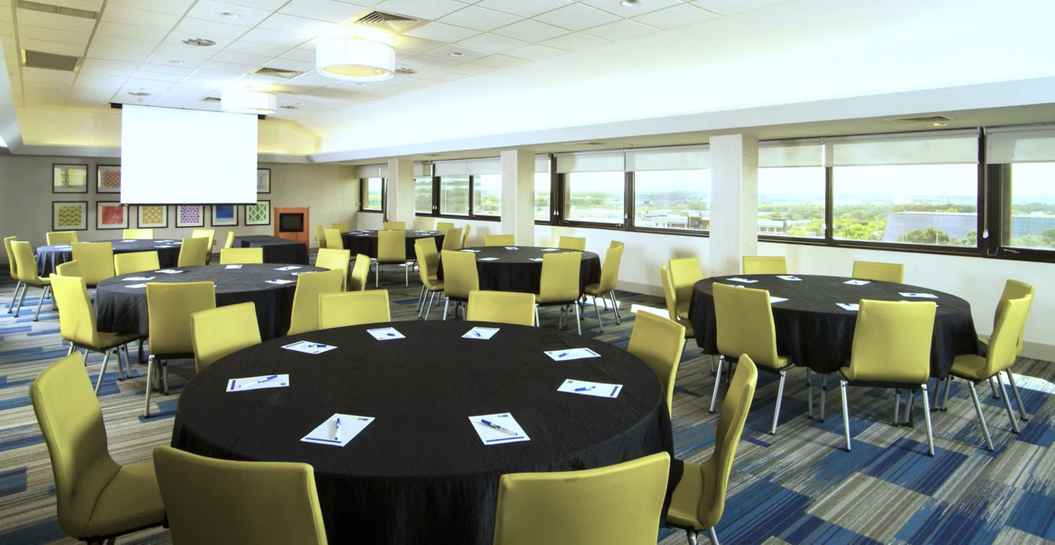 Holiday Inn Express San Antonio-Airport 52/57
