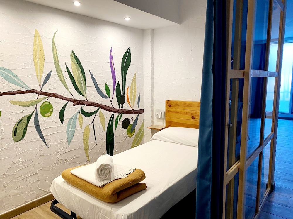 Y Hostel Mallorca - Albergue Juvenil 22/33