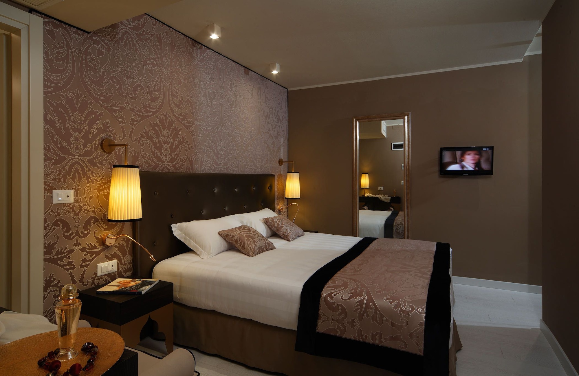 CLASSIC, DOUBLE OR TWIN BED