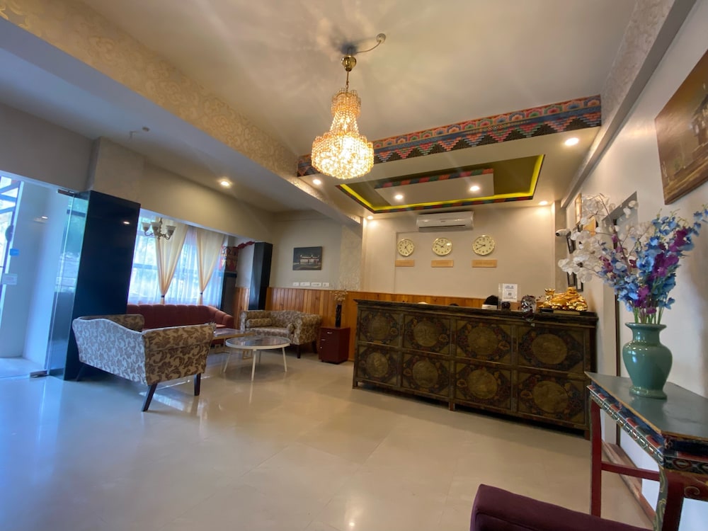 Khamsum Inn 33/47