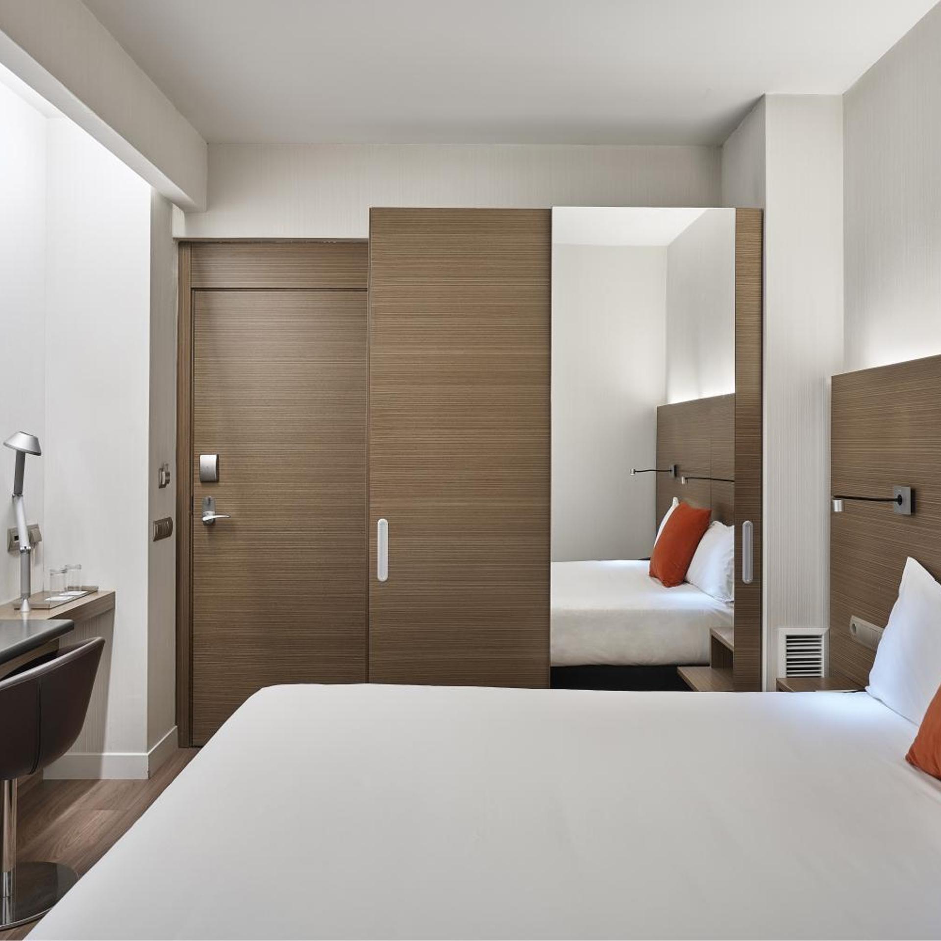 Petite, Double Bed