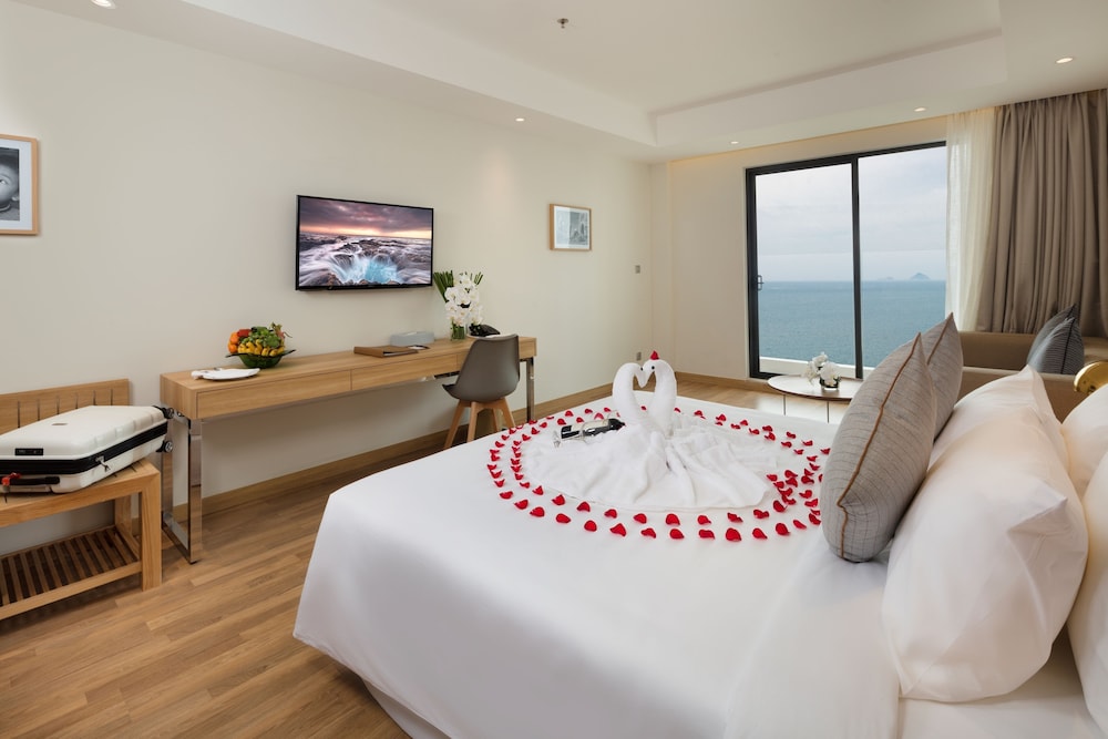 PRESIDENTIAL, SUITE, DOUBLE BED, OCEAN VIEW, BALCONY