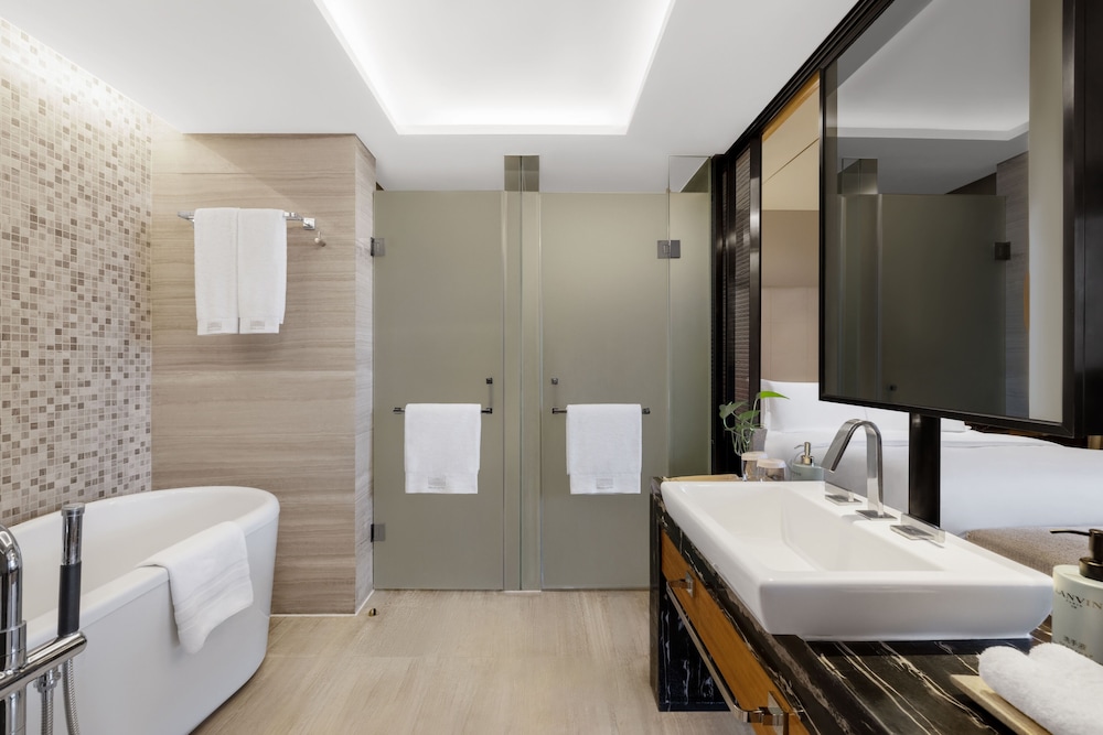 Enlux Hotel (Baotu Quanquan City Plaza) 58/59
