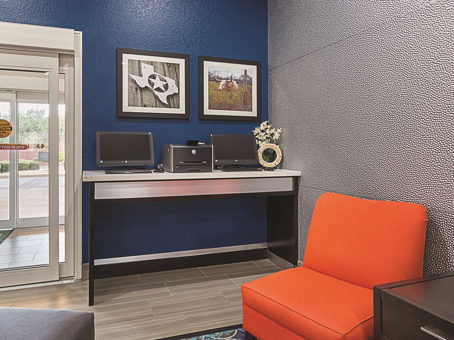 La Quinta Inn & Suites by Wyndham San Antonio Northwest 11/62