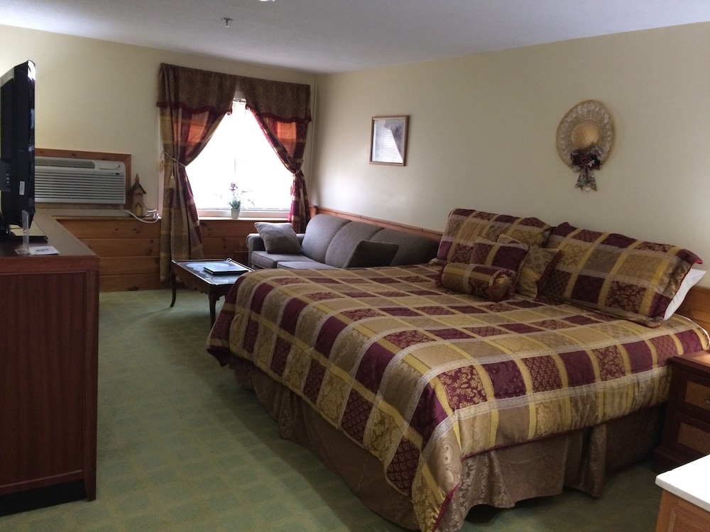 Merrill Farm Inn 7/35