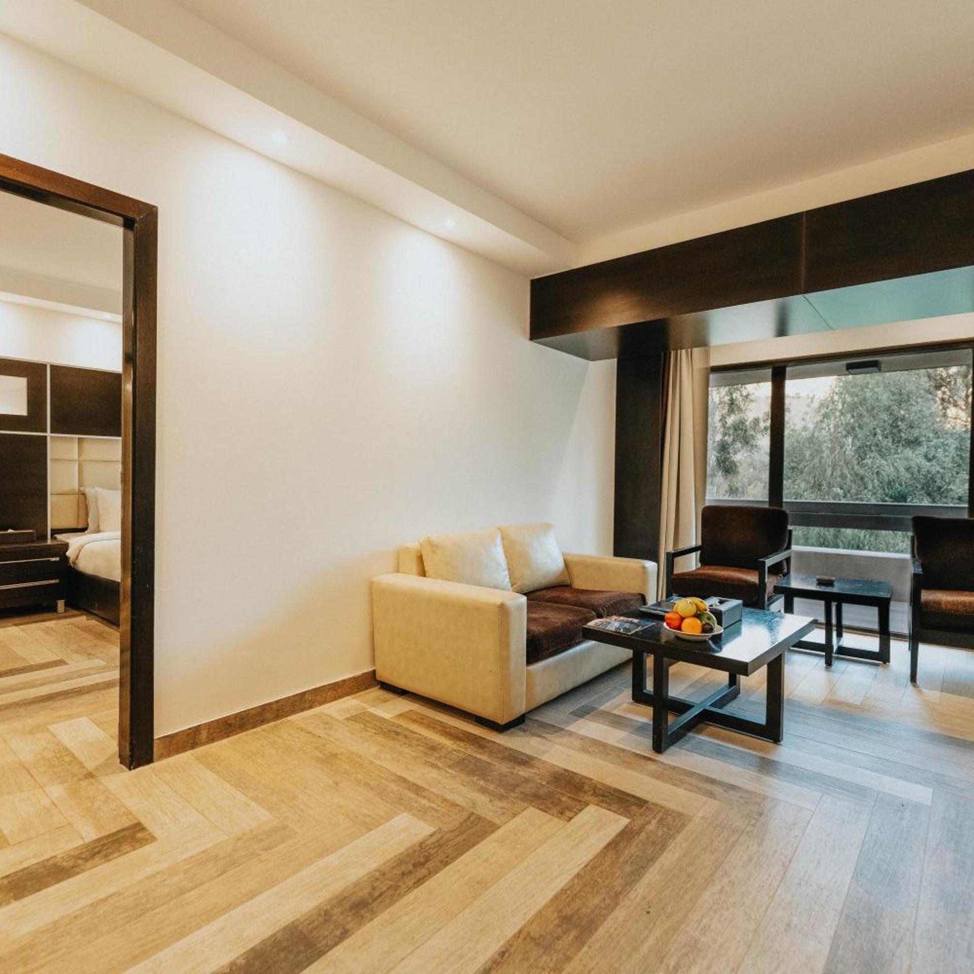 Ashur Hotel 36/63