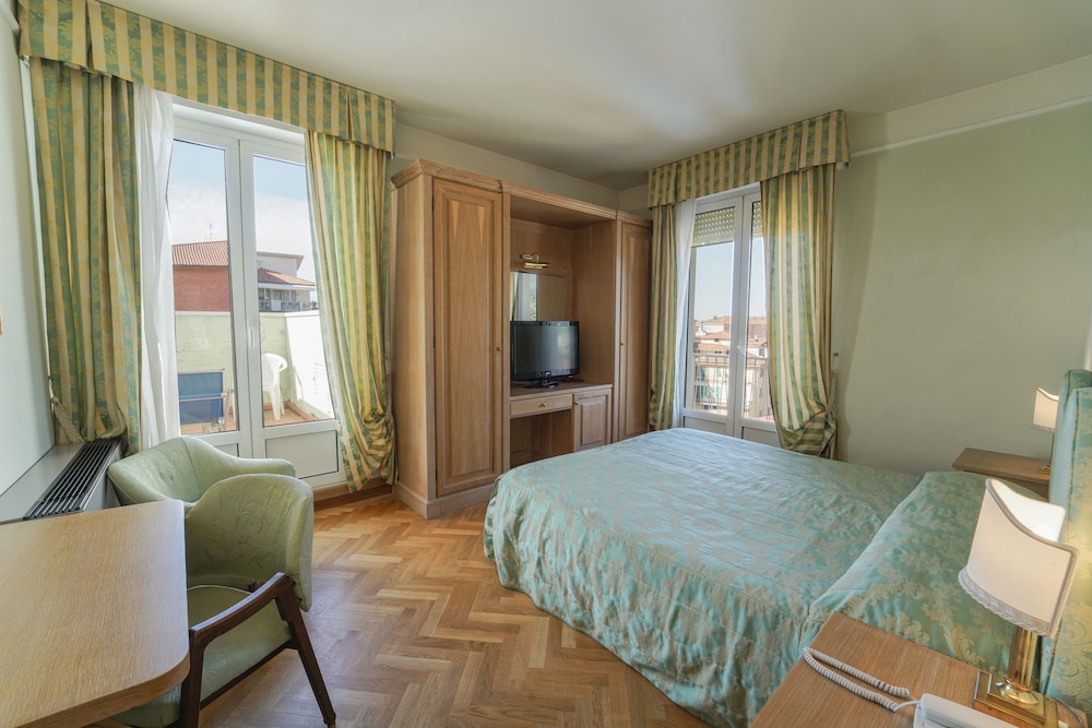 1 BEDROOM, CLASSIC, DOUBLE OR TWIN BED