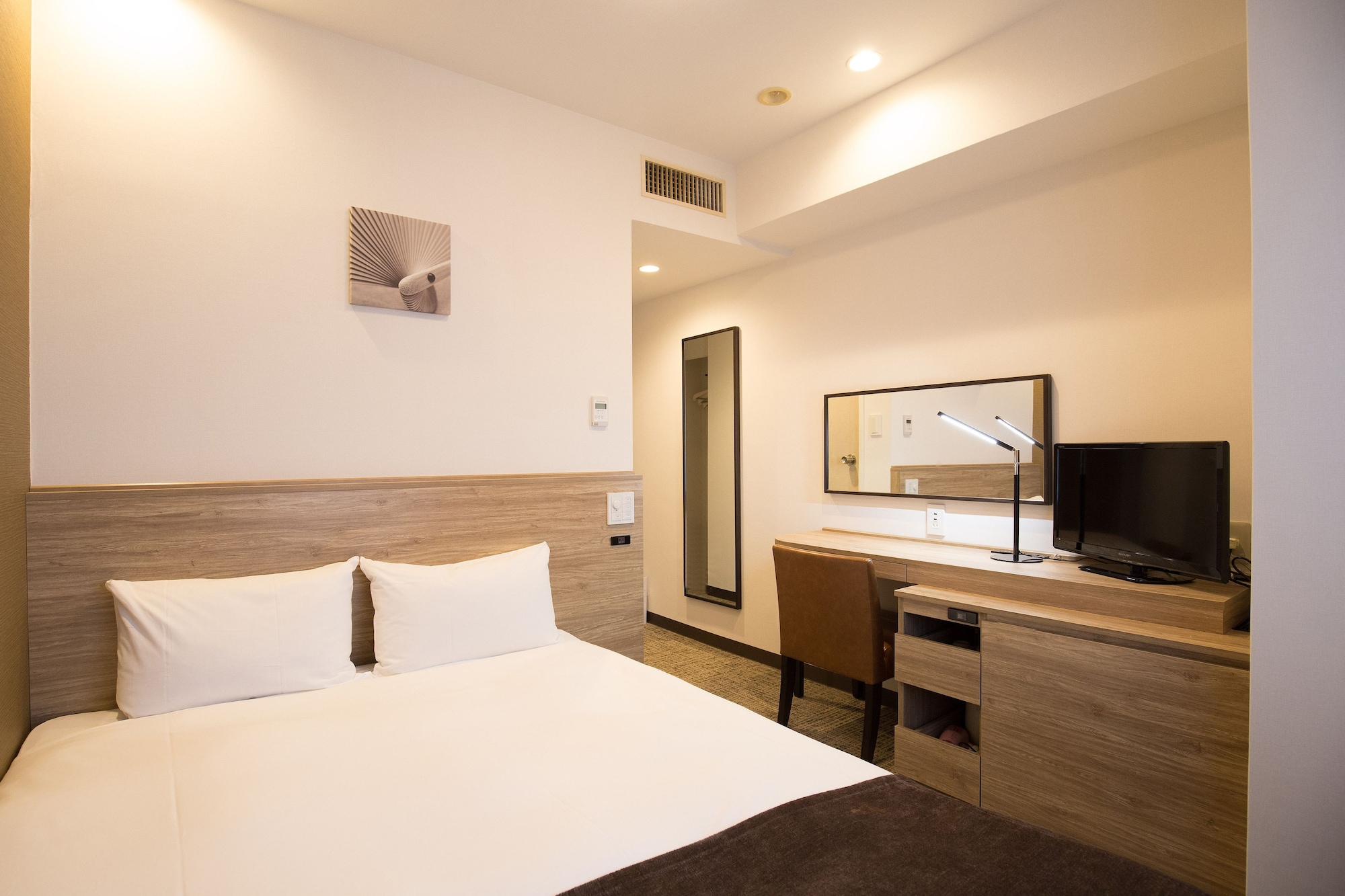 SEMI ROOM, SEMI DOUBLE BED