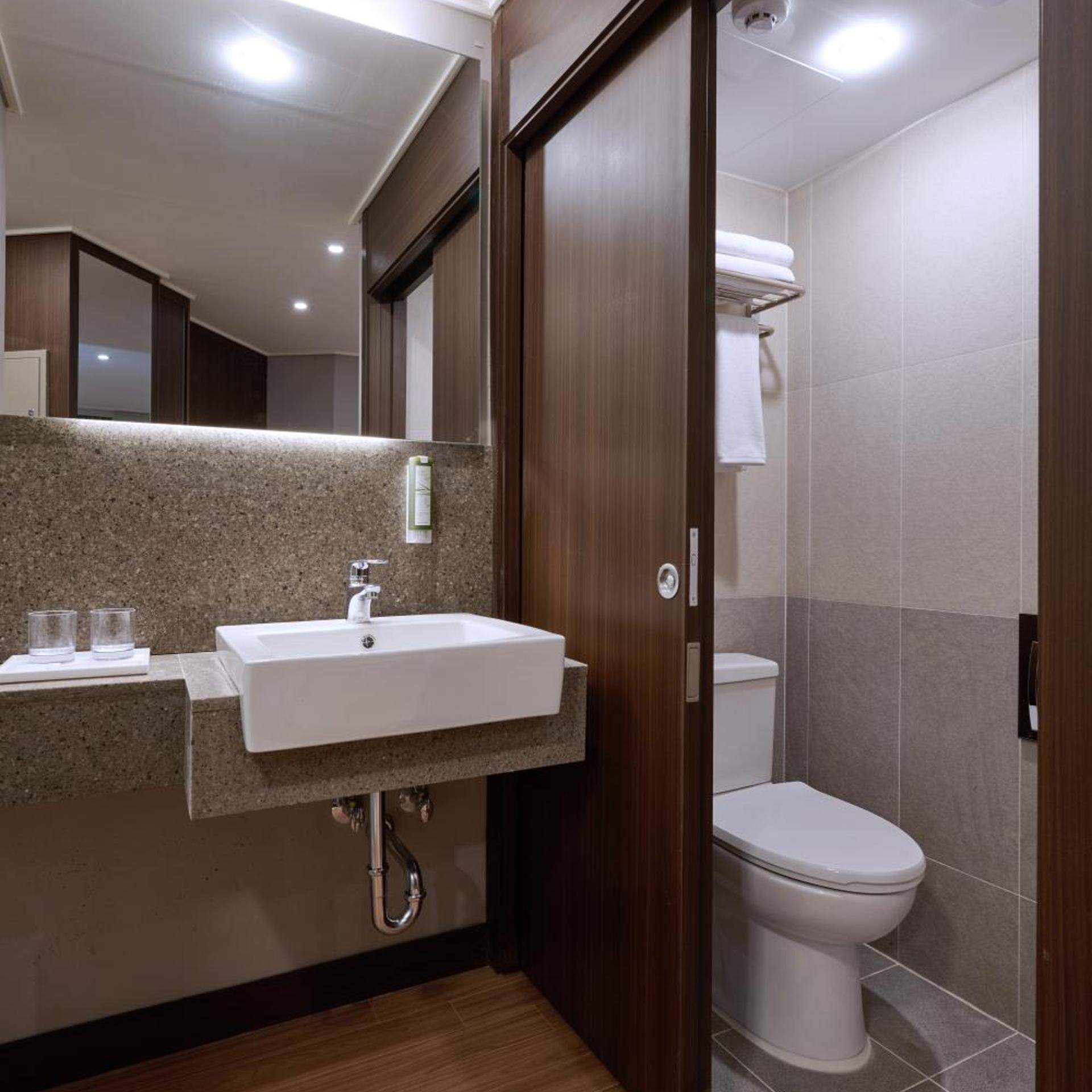 The Hotel Sokcho 48/51