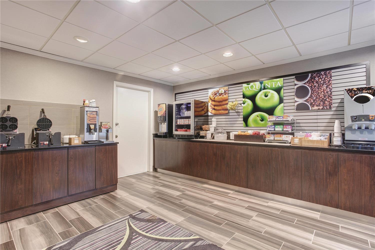 La Quinta Inn & Suites by Wyndham Atlanta Roswell 8/47