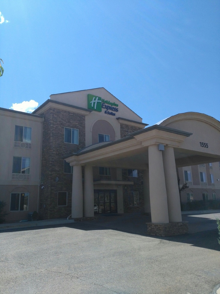 Holiday Inn Express Suites Cedar City 2/49