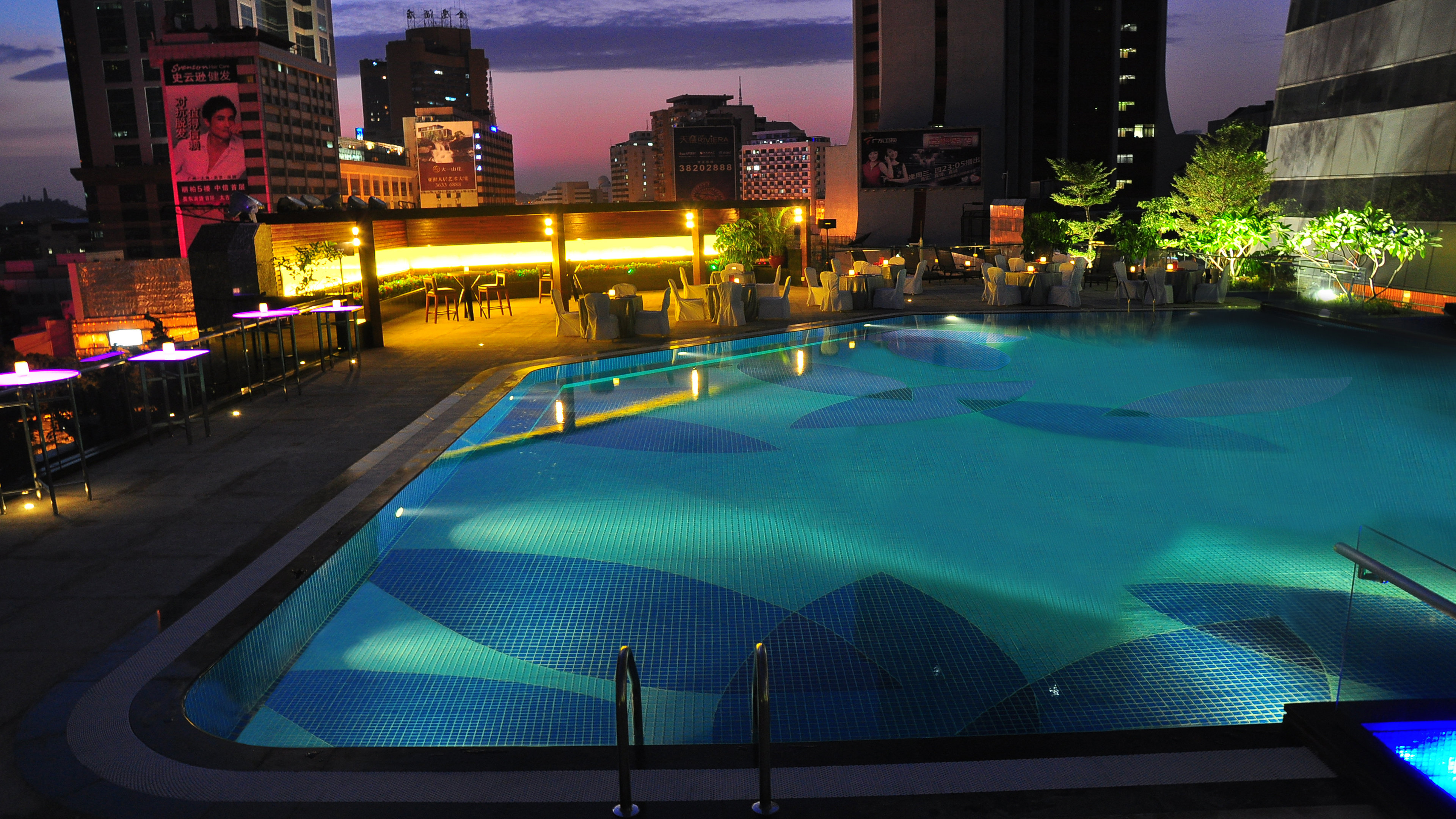 Crowne Plaza City Centre 76/78