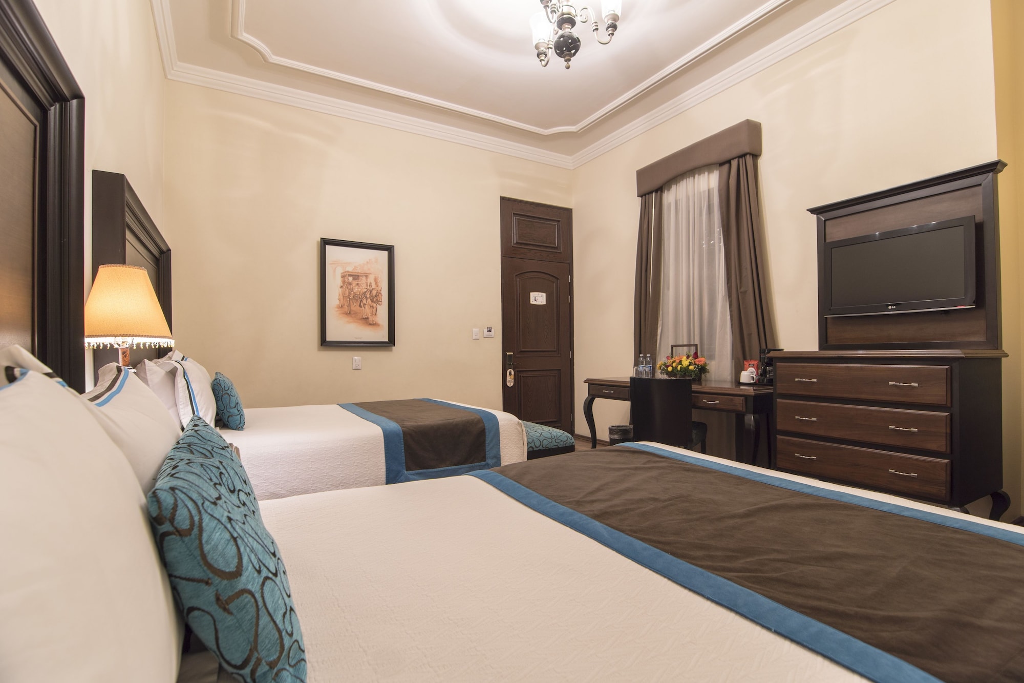 STANDARD, 2 DOUBLE BEDS