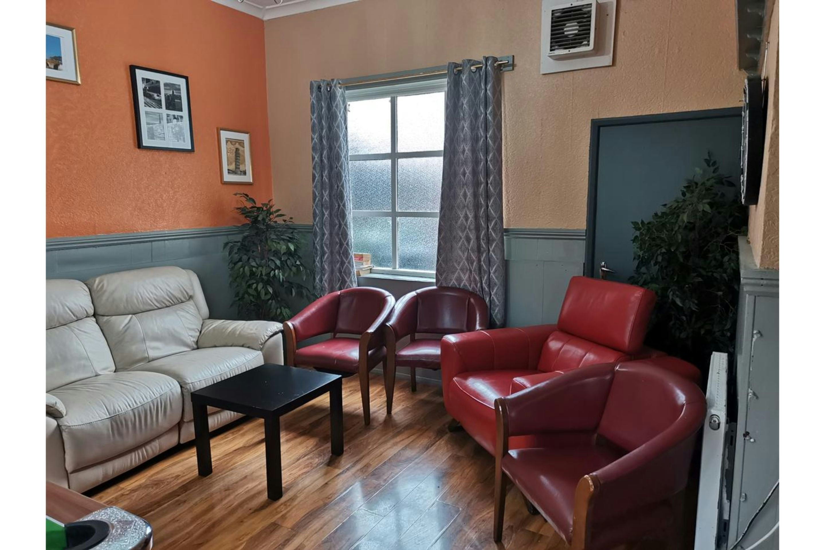 OYO Swan Inn, Heathrow Airport 25/31