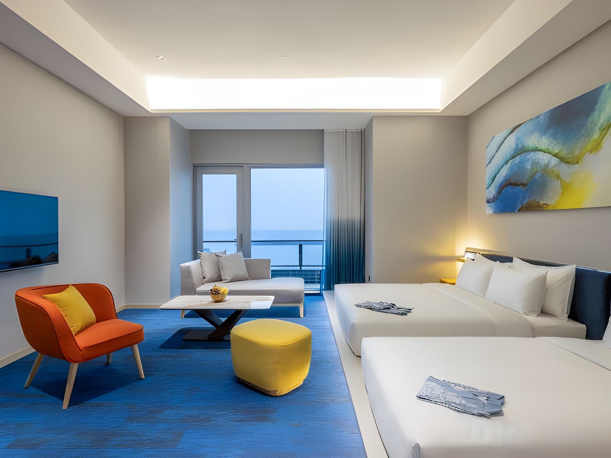 Skyline, 1 King and 1 Single Beds, 1 Queen and 1 Single Bed, Ocean Front