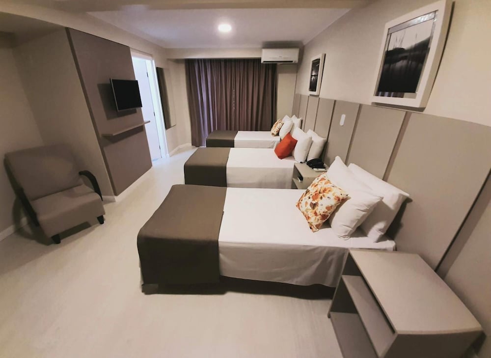 Ferraz Hotel 37/65