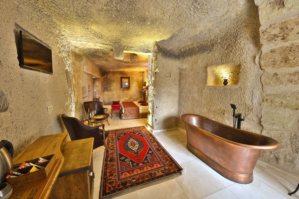 Divan Cave House 13/76