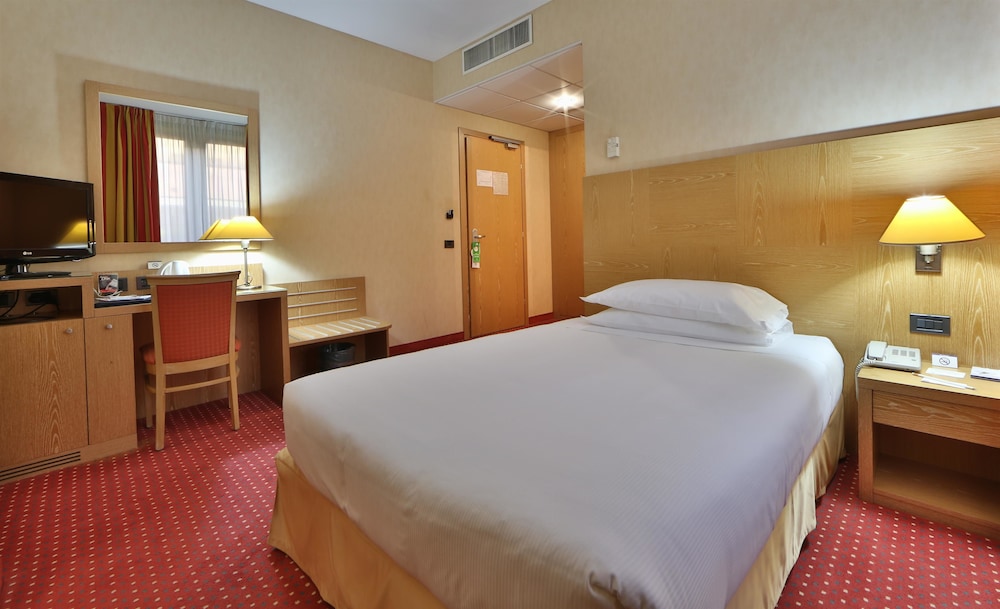 Best Western Cavalieri Della Corona Hotel 18/55
