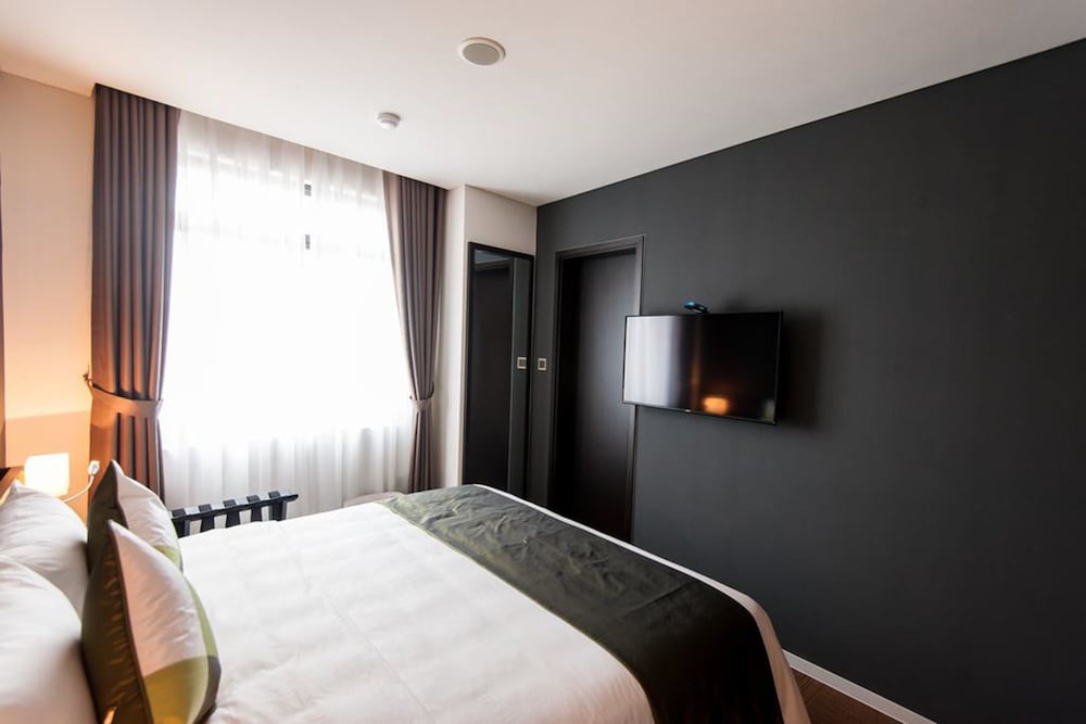 M Village Hotel Kim Ma, a brand of Modern Village Lifestyle 12/25