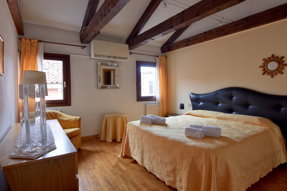 Charming Venice Apartments 18/78