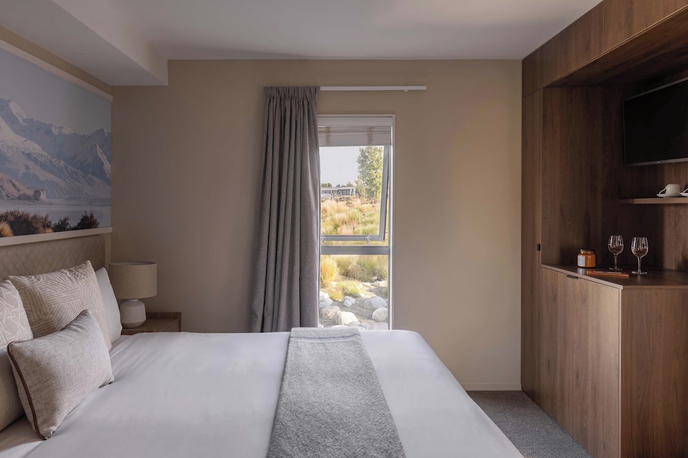 Petite, King Bed
