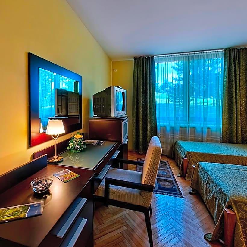 HOTEL PRESIDENT 25/37